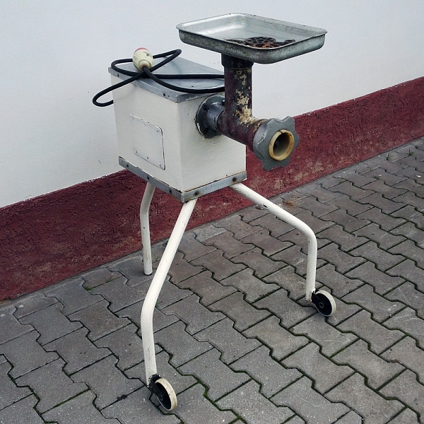Mlýnek elektrický (robot) na maso a koření s krouhačem - použitý
