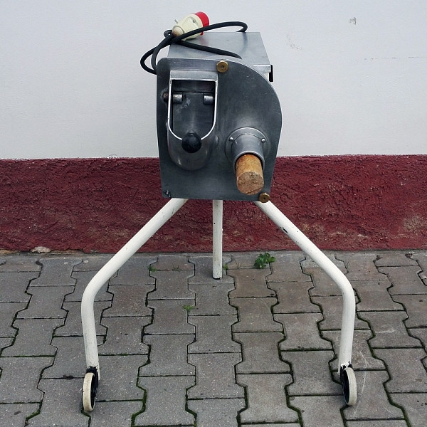 Mlýnek elektrický (robot) na maso a koření s krouhačem - použitý