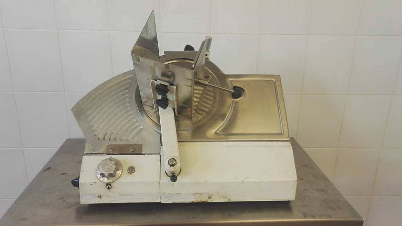 Nářezový stroj na tvrdé sýry (nářezák) 28,5cm automatický - Použitý