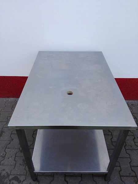 Stůl nerezový se spodní policí a dírou - Použitý