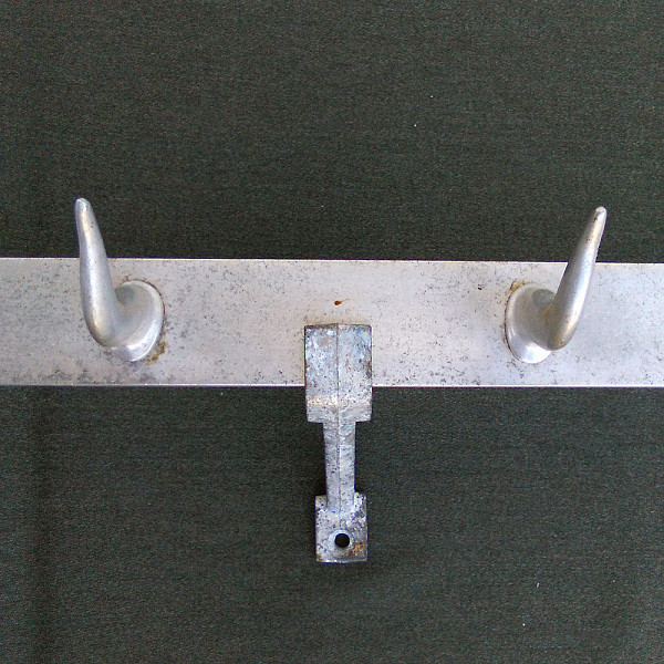 Nástěnný věšák hliníkový 200cm č.4 - Použitý
